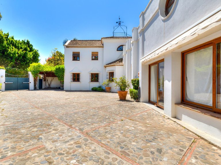 Villa for rent in Guadalmina Baja 9