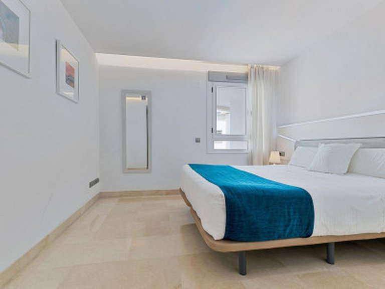 Stunning penthouse Just Steps from the Beach in San Pedro Alcántara 8