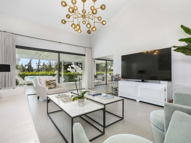 Detached villa for sale in Guadalmina 24