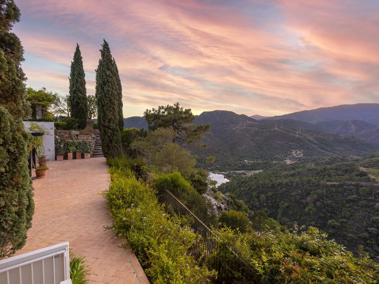 Detached villa for sale in La Zagaleta 29