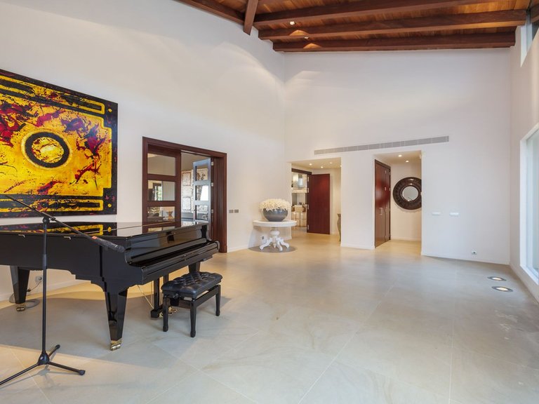 Detached villa for sale in La Zagaleta 9