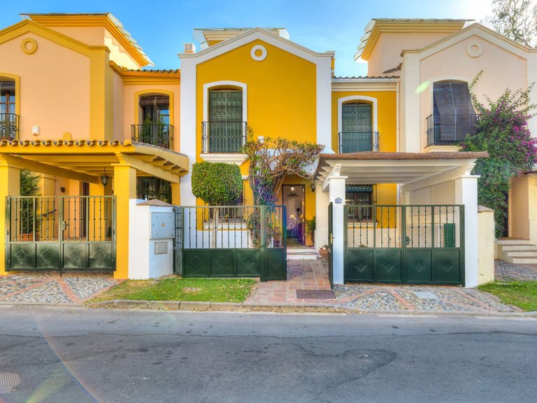 Townhouse for sale in Guadalmina 6