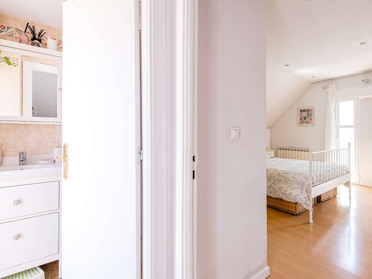 Chalet Adosado for Sale in Pozuelo de Alarcón, Madrid 32