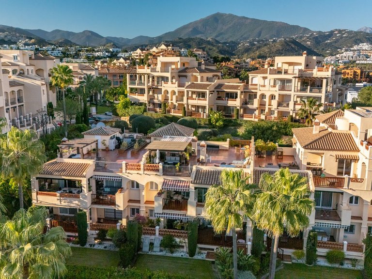 Penthouse for sale in Atalaya Estepona 6