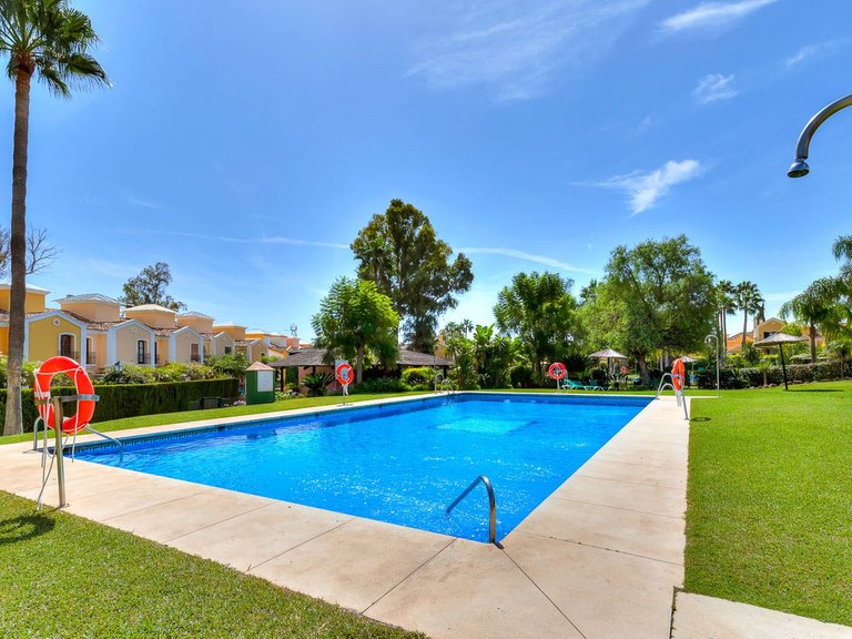 Townhouse for sale in Guadalmina 5