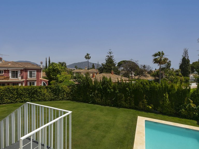 Detached villa for sale in Guadalmina 4