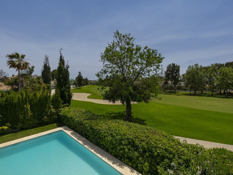 Detached villa for sale in Guadalmina 3