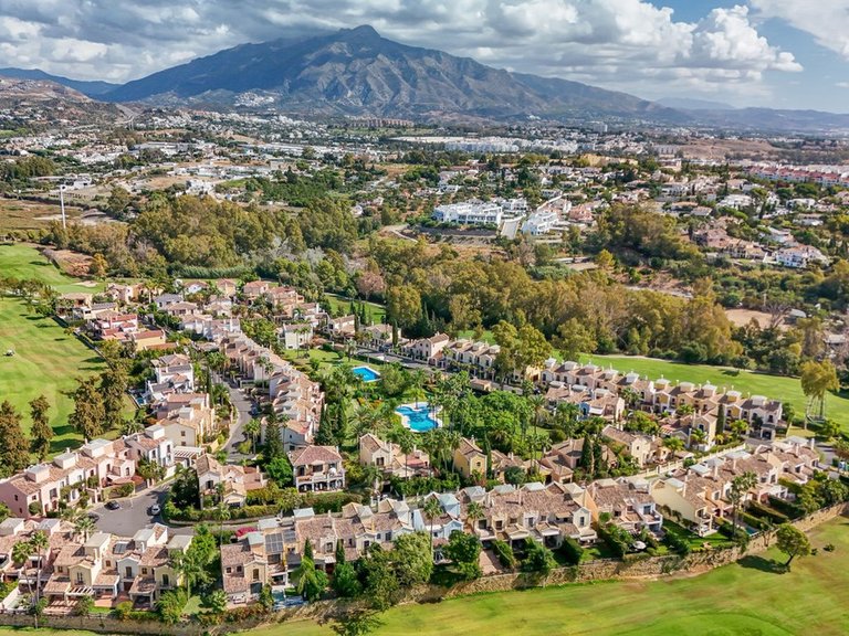 Townhouse for sale in Guadalmina 4