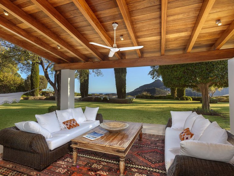 Detached villa for sale in La Zagaleta 28