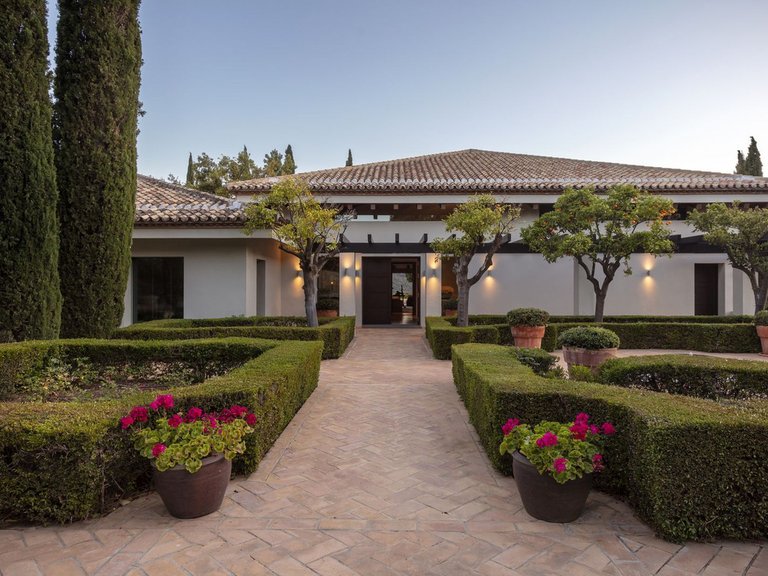Detached villa for sale in La Zagaleta 2