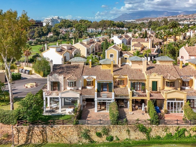 Townhouse for sale in Guadalmina 3