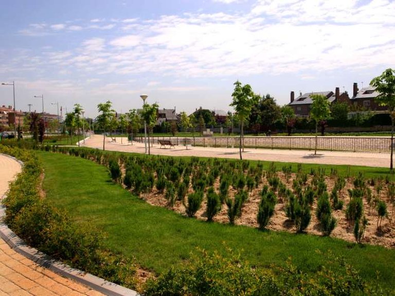 Chalet Adosado for Sale in Pozuelo de Alarcón, Madrid 11