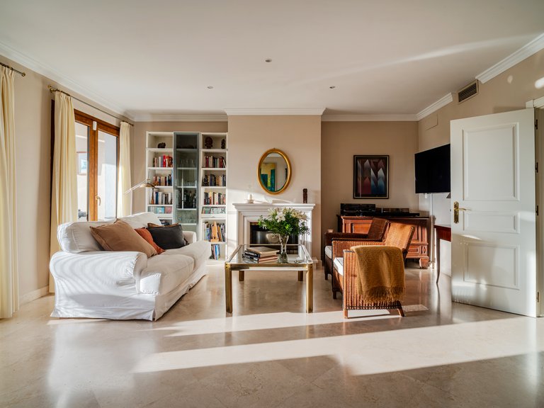 Spacious Family Townhouse in Paraíso Hills, New Golden Mile 6