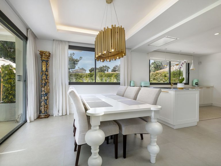 Detached villa for sale in Guadalmina 21