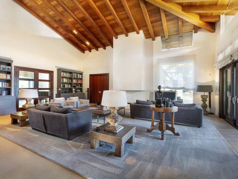 Detached villa for sale in La Zagaleta 26