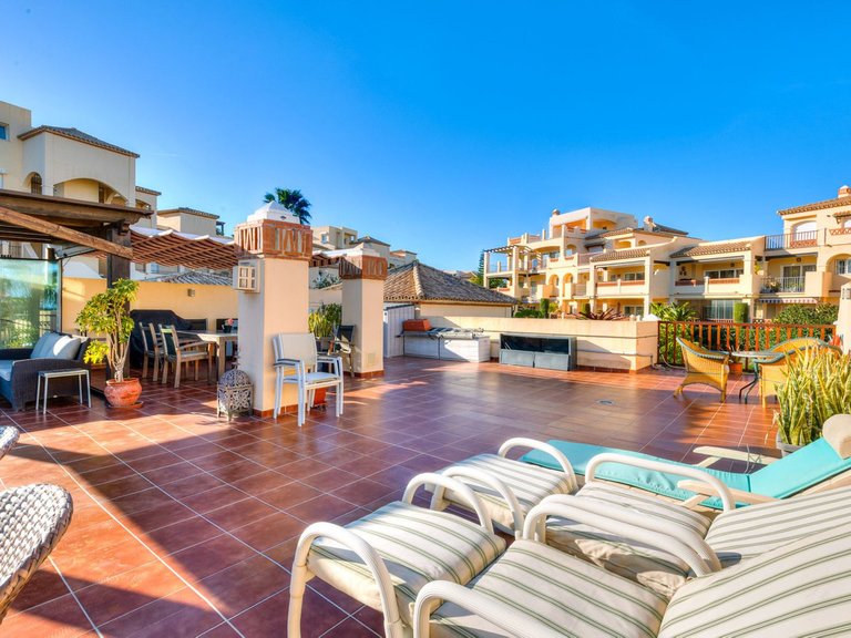 Penthouse for sale in Atalaya Estepona 3