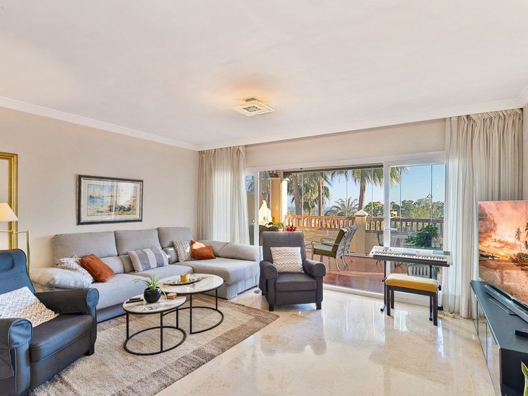 Penthouse for sale in Atalaya Estepona 7