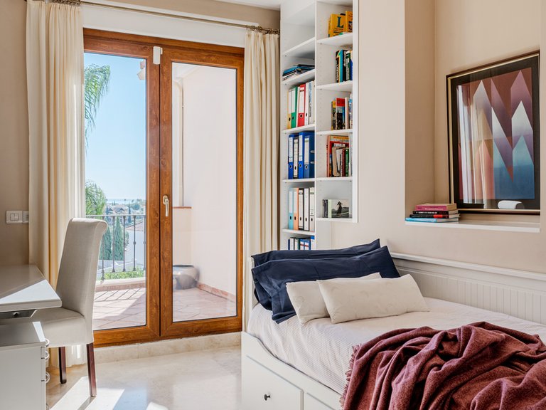 Spacious Family Townhouse in Paraíso Hills, New Golden Mile 25