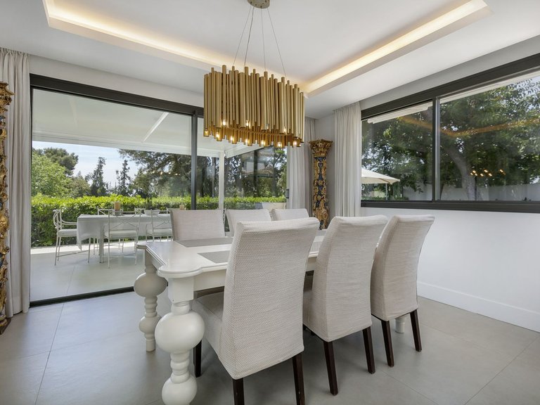 Detached villa for sale in Guadalmina 18
