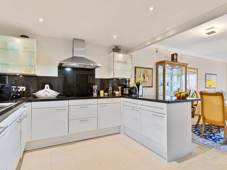 Penthouse for sale in Atalaya Estepona 9