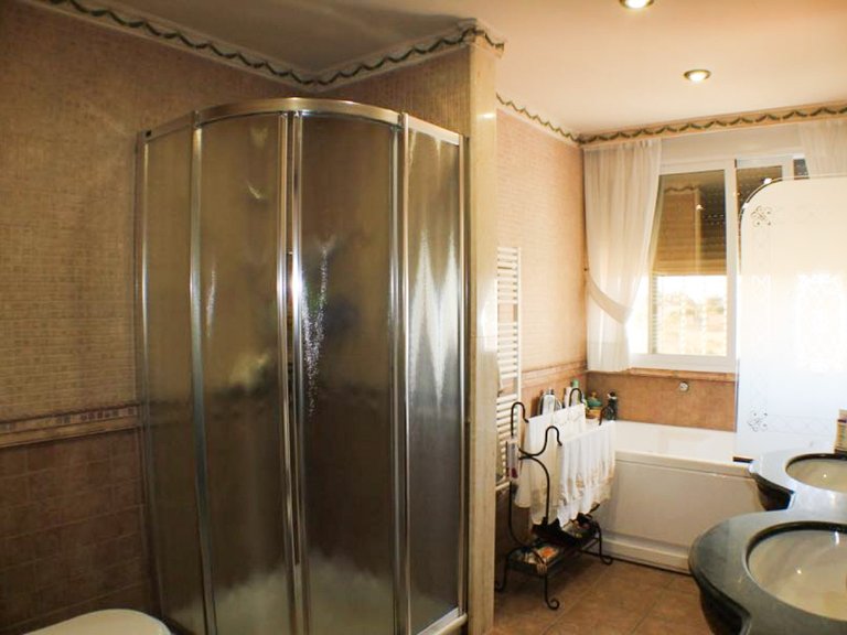 For Sale Spectacular Villa with 2 individual flats in Alfaz del Pi 15