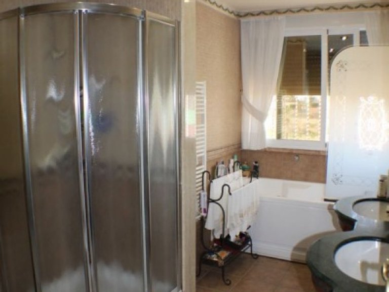 For Sale Spectacular Villa with 2 individual flats in Alfaz del Pi 16