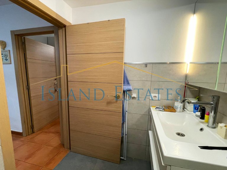 One bedroom apartment with private roof terrace 16