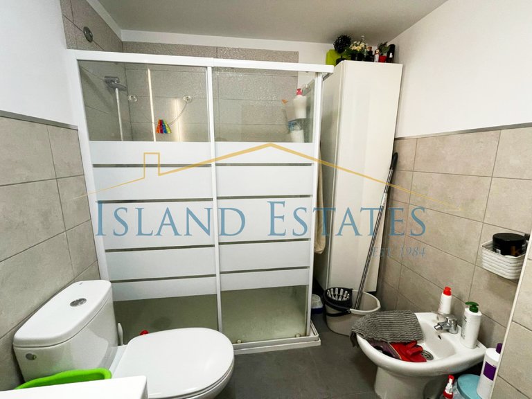 One bedroom apartment with private roof terrace 14