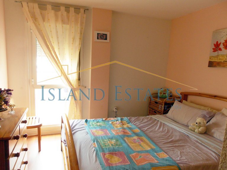 2 Bedroom ground floor apartment with community pool 13