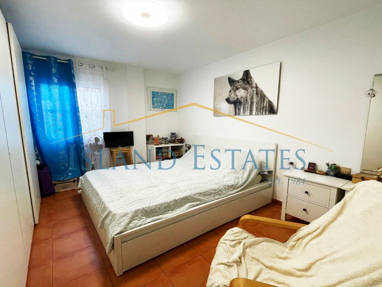One bedroom apartment with private roof terrace 13