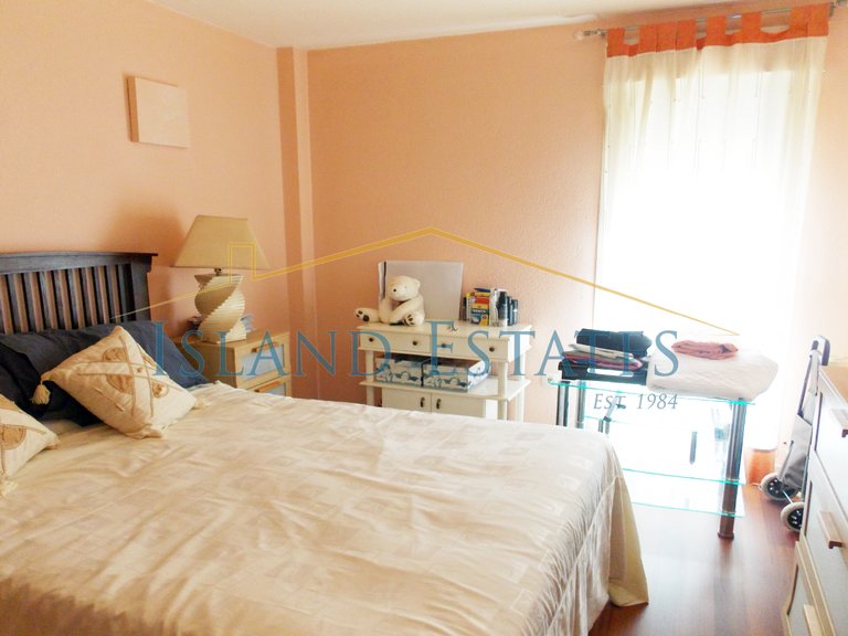 2 Bedroom ground floor apartment with community pool 9
