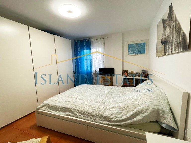 One bedroom apartment with private roof terrace 12