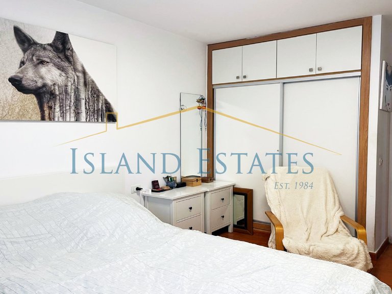One bedroom apartment with private roof terrace 11
