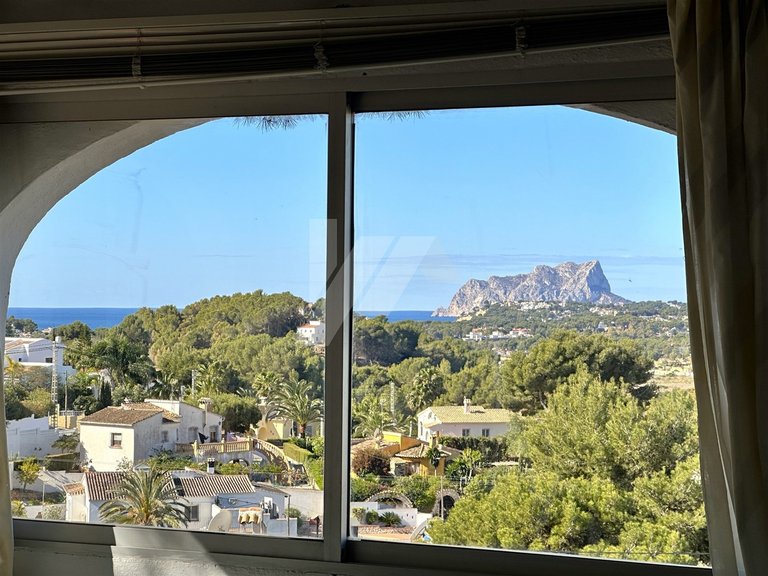For Sale. Detached Villa To Reform with sea views and views of the Peñón de Ifach 2