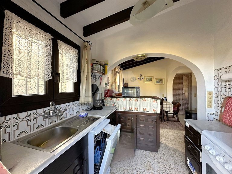 For Sale. Detached Villa To Reform with sea views and views of the Peñón de Ifach 13