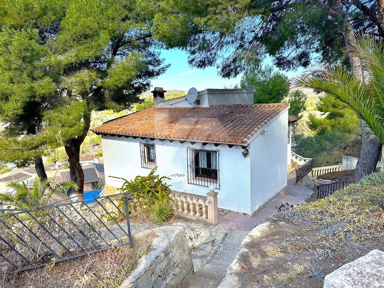 For Sale. Detached Villa To Reform with sea views and views of the Peñón de Ifach 14