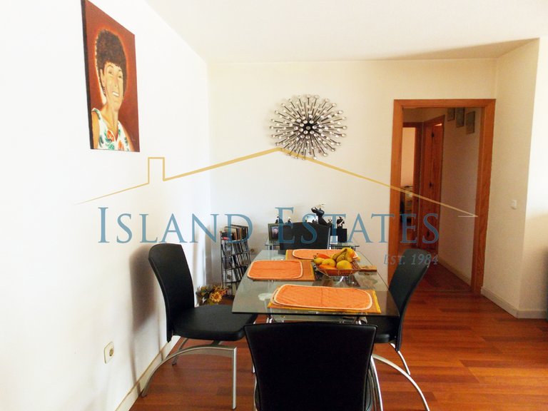 2 Bedroom ground floor apartment with community pool 5