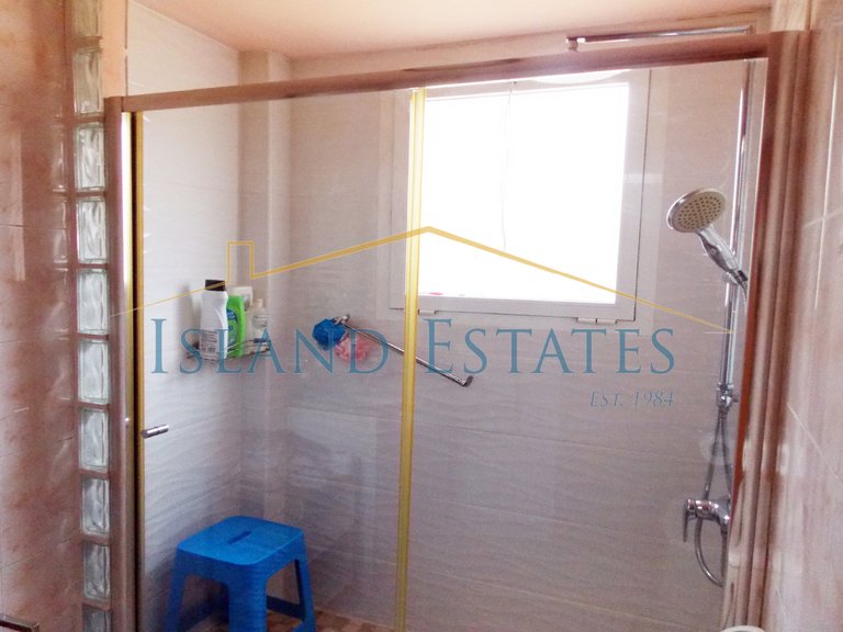 2 Bedroom ground floor apartment with community pool 11