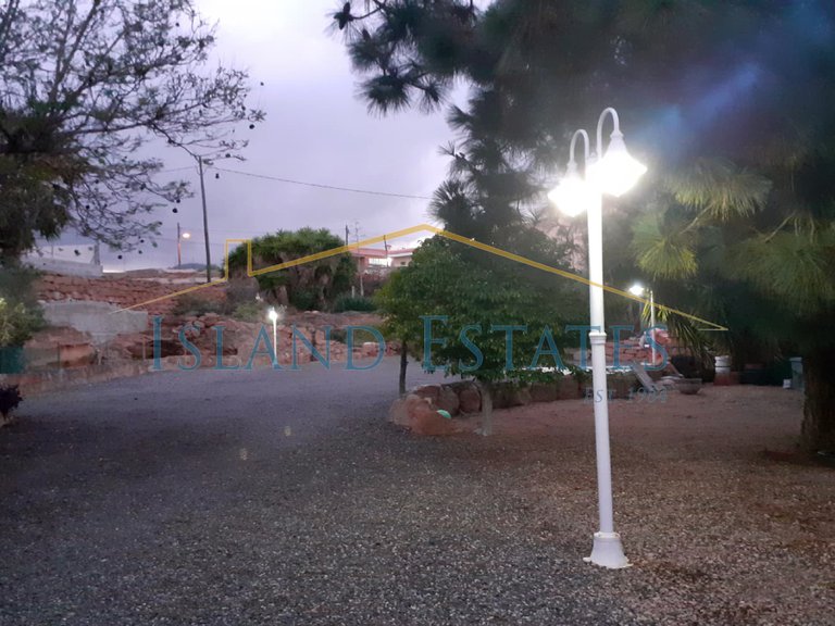 Detached Villa with 2 cave houses on land of 2750 m2 21