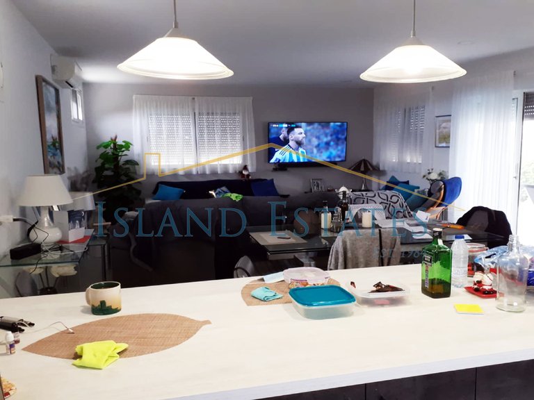 Detached Villa with 2 cave houses on land of 2750 m2 4