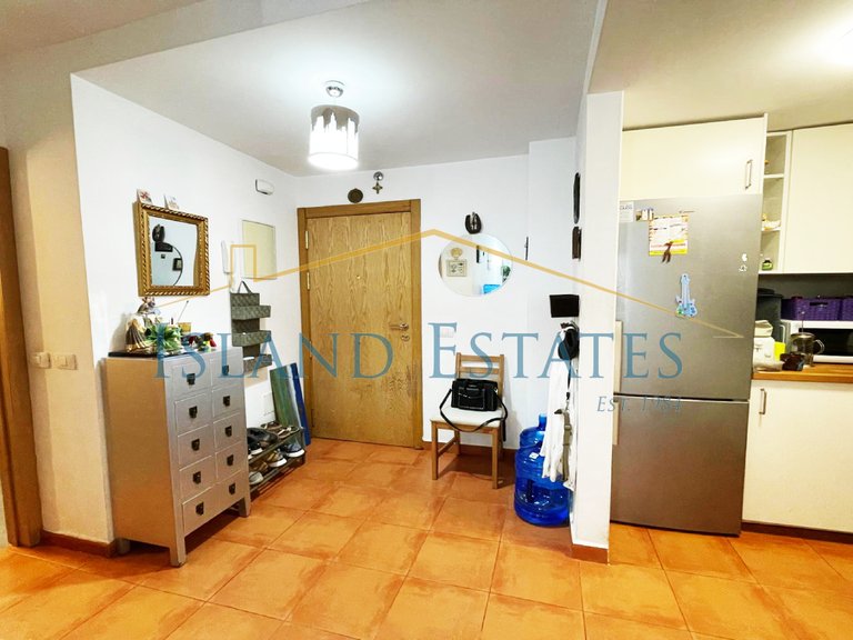 One bedroom apartment with private roof terrace 7
