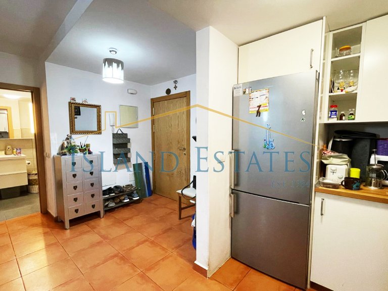 One bedroom apartment with private roof terrace 6