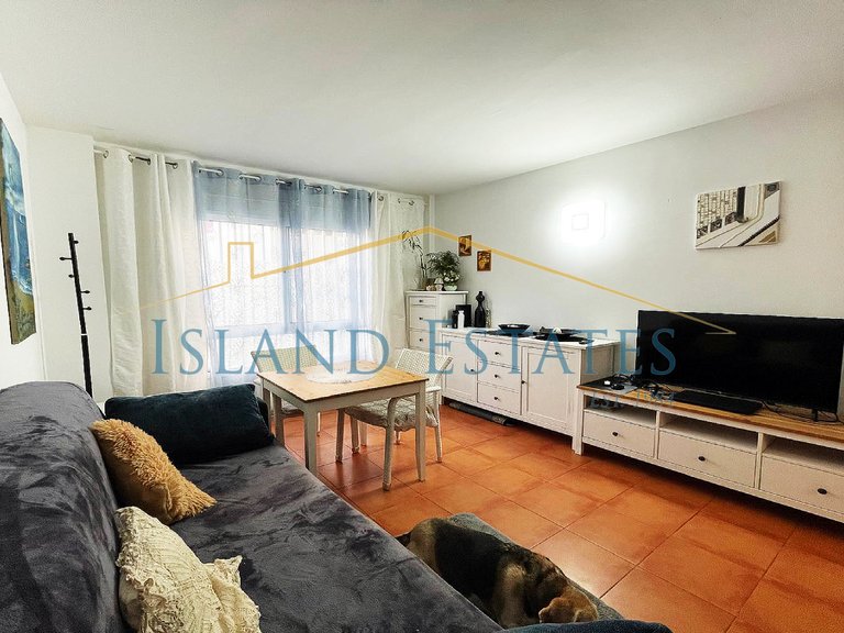 One bedroom apartment with private roof terrace 1