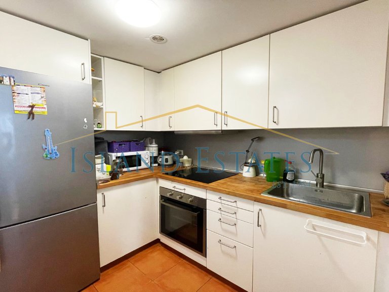 One bedroom apartment with private roof terrace 9