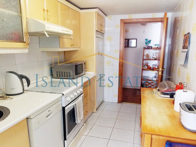 2 Bedroom ground floor apartment with community pool 6