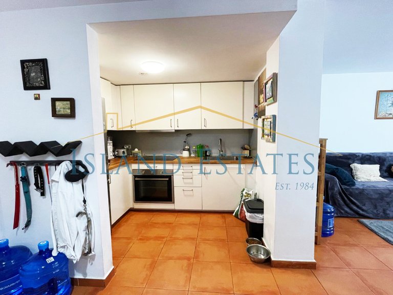One bedroom apartment with private roof terrace 10