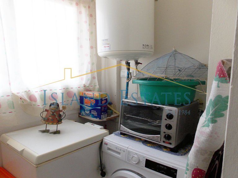 2 Bedroom ground floor apartment with community pool 8