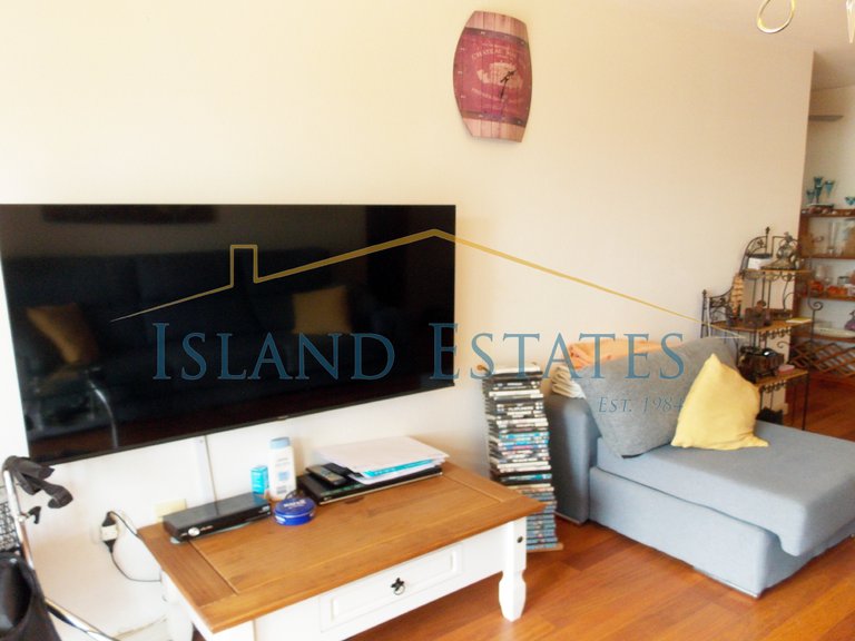 2 Bedroom ground floor apartment with community pool 4