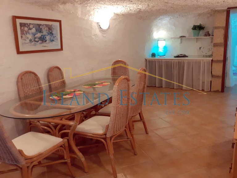Detached Villa with 2 cave houses on land of 2750 m2 19