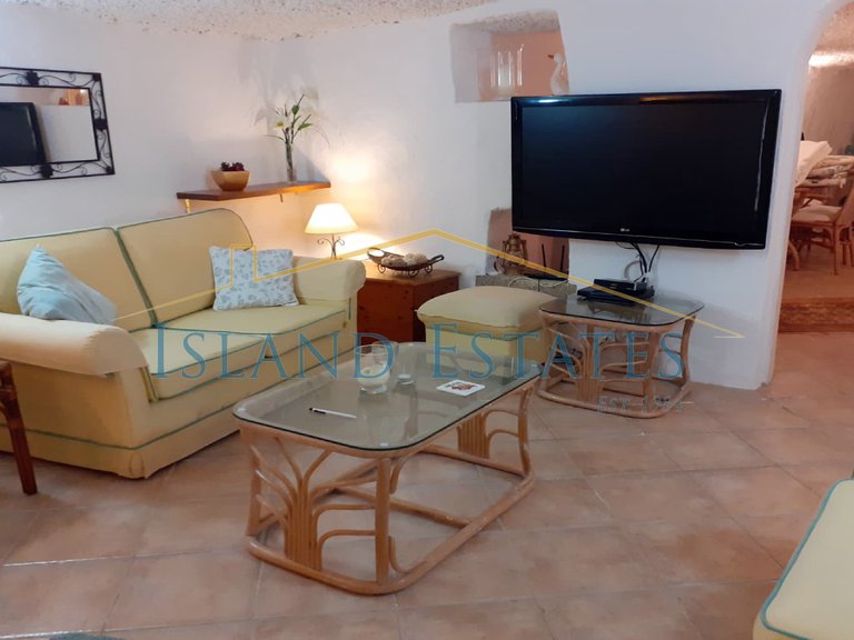 Detached Villa with 2 cave houses on land of 2750 m2 16